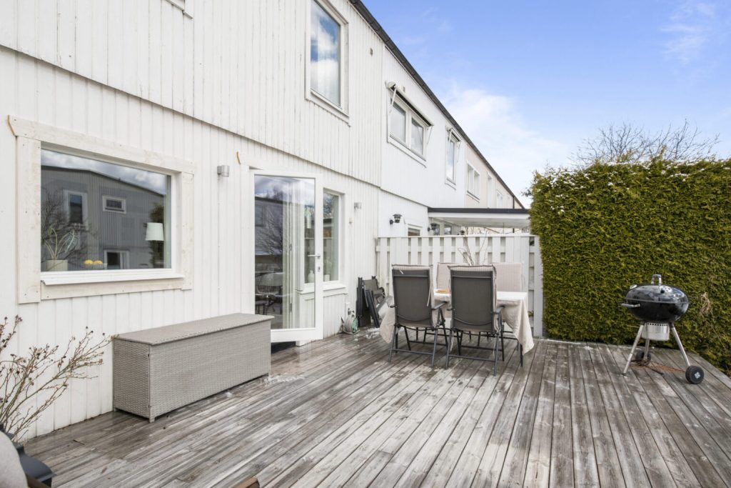 14. Installering av belysning plejdpuck med rorelsevakt pa altan husentre 1536x1024
